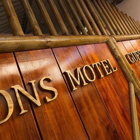 Ons Motel & Guest House Mahébourg Buitenkant foto
